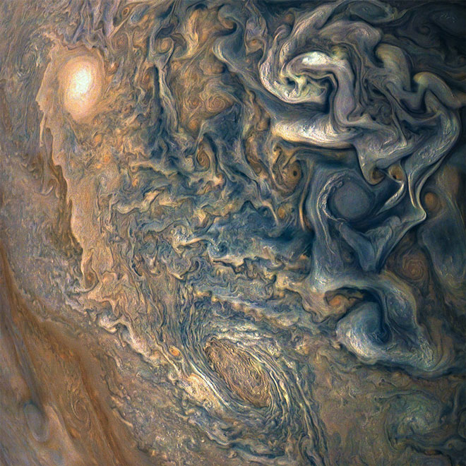 Фотография сюрреалистического Юпитера