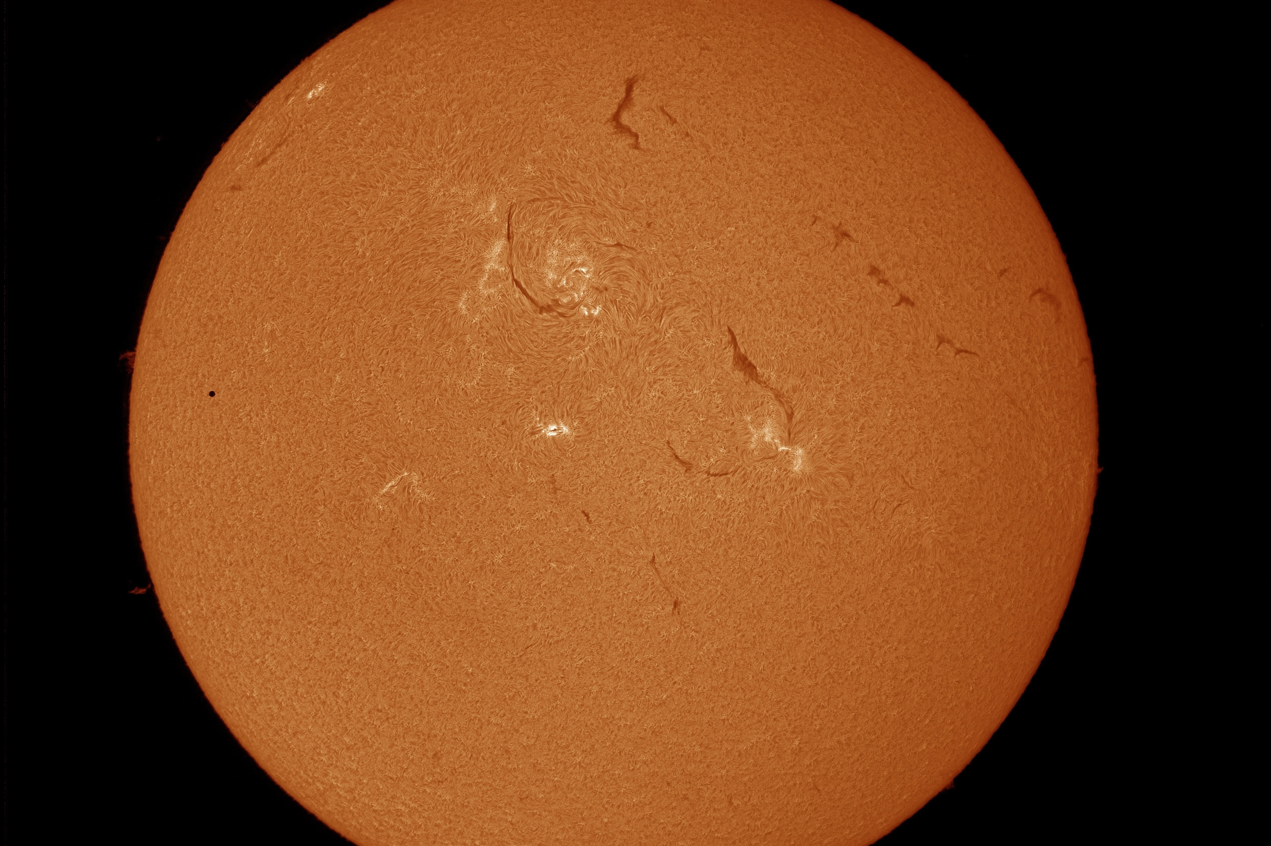 Меркурий проходит на фоне Солнца (транзит)