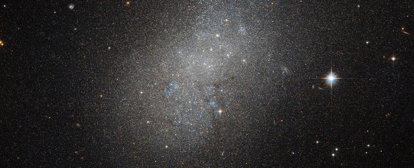 Новости астрономии: Хаббл фиксирует нерегулярную карликовую галактику NGC 5264 с узлами звездообразования.