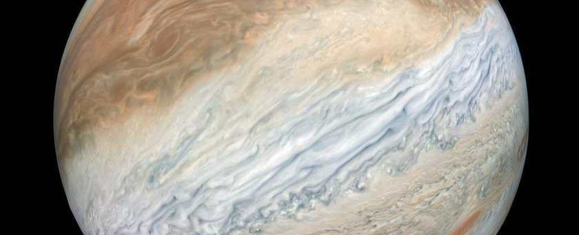 Фотография тени спутника Ио на Юпитере