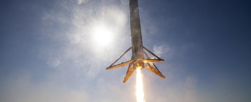 Фалькон 9 (Falcon 9) совершает посадку на роботизированную баржу (DroneShip). (3000х2000)