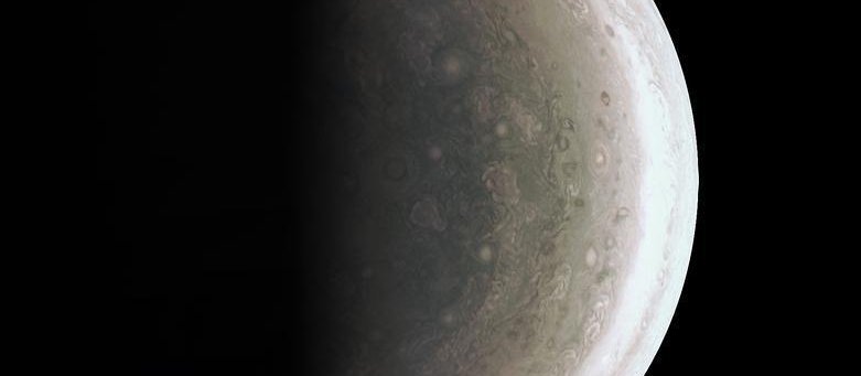 Юпитер, вид на южное полушарие, фото Juno(Юнона) (1816x2380)
