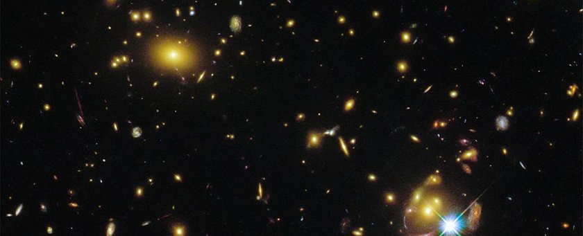 Уникальный снимок отдаленной галактики и ее «клонов» был сделан «Хабблом»