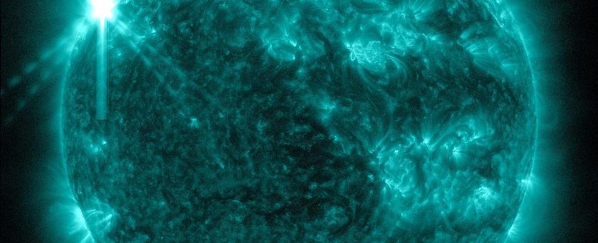 НАСА представило изображение мощного солнечного всплеска