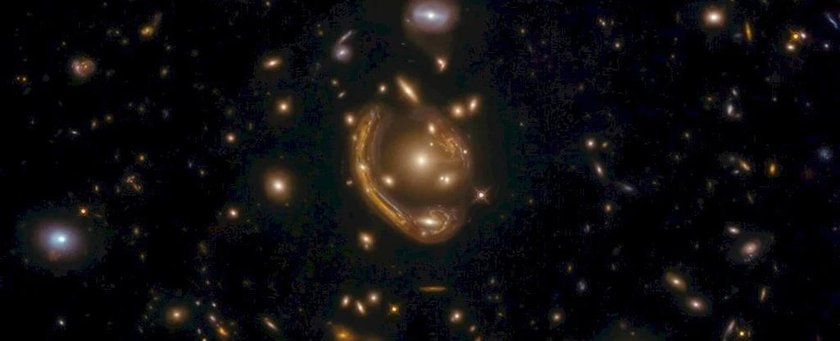 Кольца Эйнштейна освещают тайну темной материи