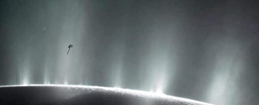 Астрономы обнаружили „чудовищный“ гейзер на луне Сатурна Энцеладе