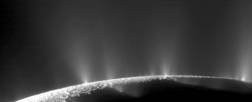 Спутник Сатурна содержит "кирпичики жизни", утверждают ученые-планетологи