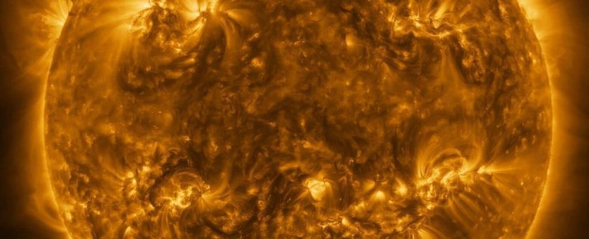 Астрономы ошеломлены открытием "падающих звезд" в солнечной короне